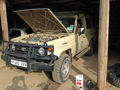 safari jeep in tanzania